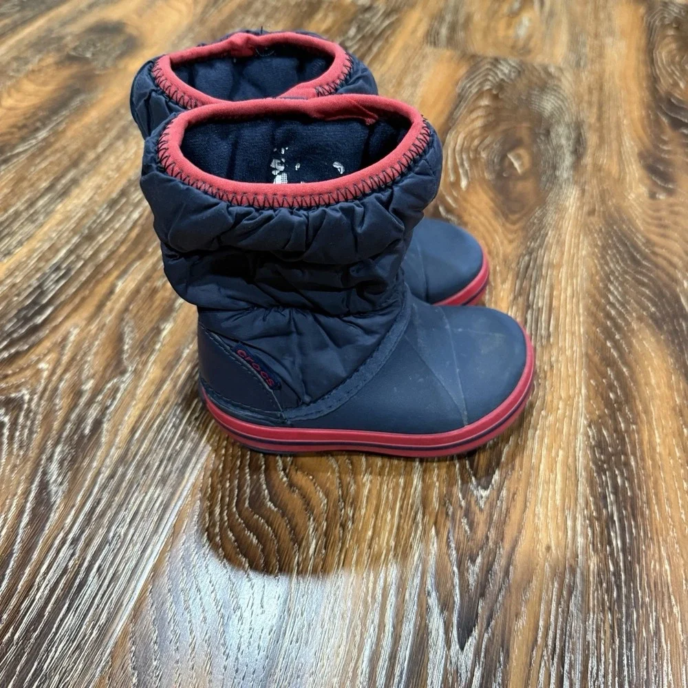 Toddler‎ Boy's or Girl's Crocs Snow Boots Size 6C  Navy Blue Red Trim